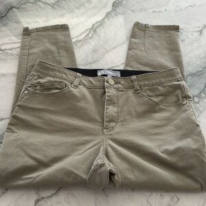 Wit & Wisdom pants. Army green. 10P